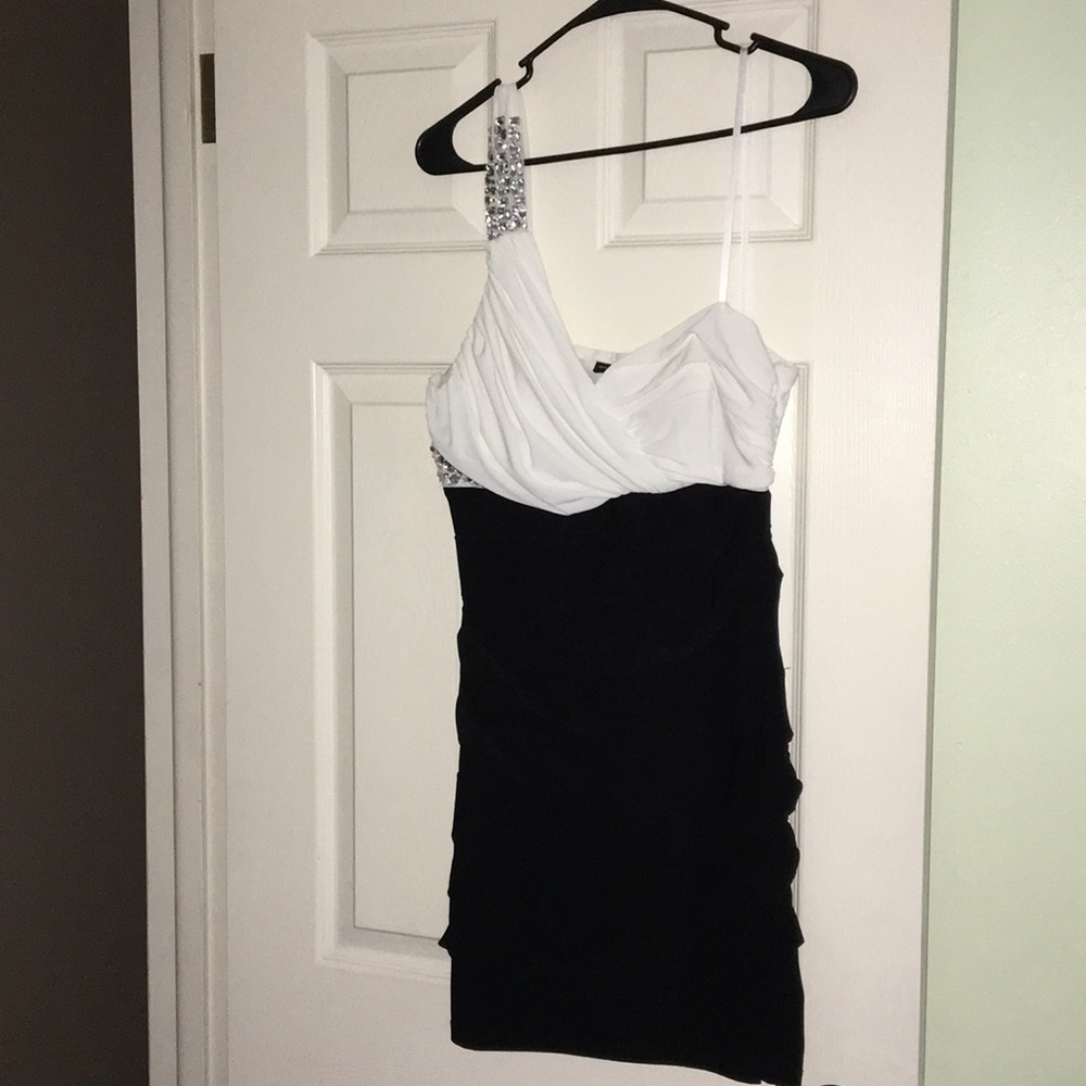 New Black and white dress